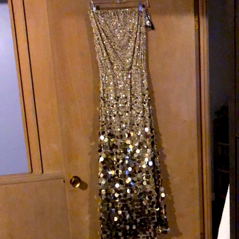 Venus Couture evening dress - Picture 1 of 3
